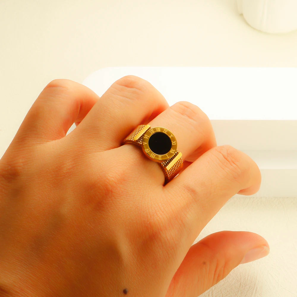 Chain Roman Digital Carved Black Disc Design Ring - Guangzhou Mingshixuan Jewellery CO.,Ltd